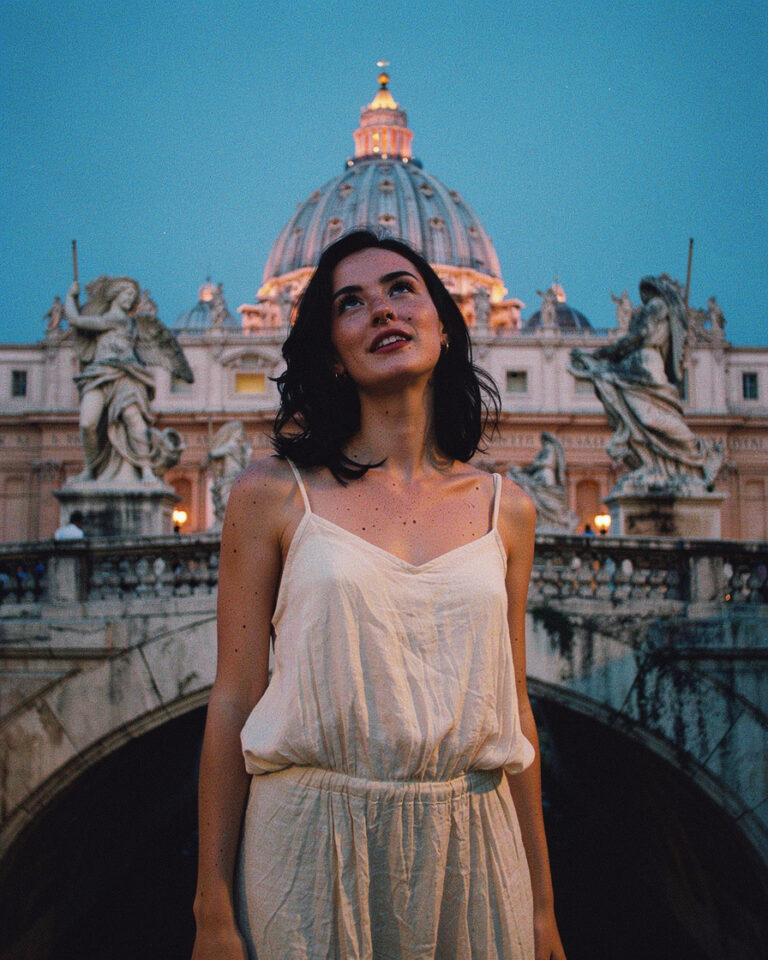 ponte sant'angelo dusk rome: Baroque angel statues lining Ponte Sant'Angelo in Rome at dusk, the dome of St Peter's Basilica